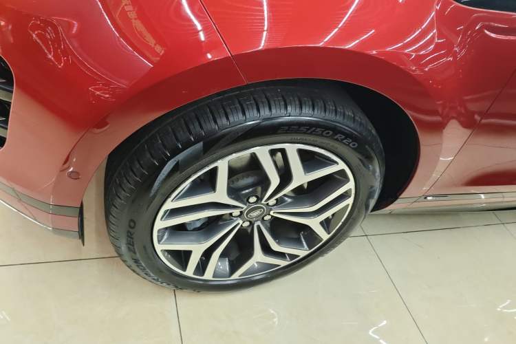 Used Land Rover Range Evoque 2020 249 PS R-DYNAMIC S Sport Edition Left Front Wheel Hub