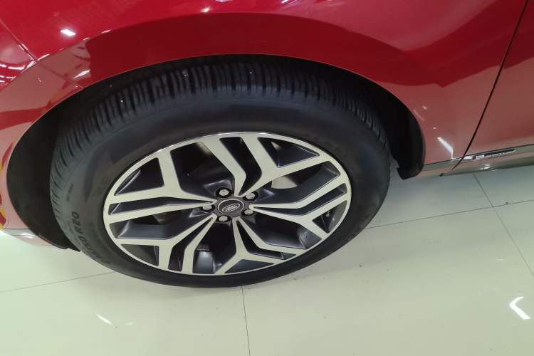 Used Land Rover Range Evoque 2020 249 PS R-DYNAMIC SE Sport Technology Edition Left Front Wheel Hub