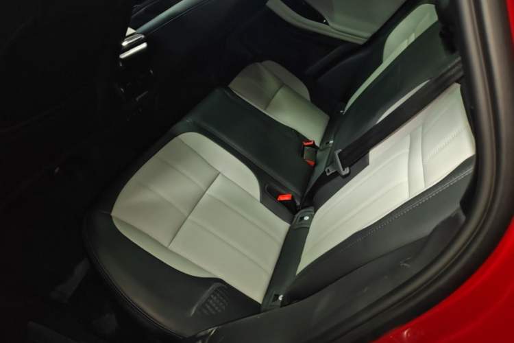 Used Land Rover Range Evoque 2020 249 PS R-DYNAMIC S Blackened Sport Technology Edition Left Rear Seat