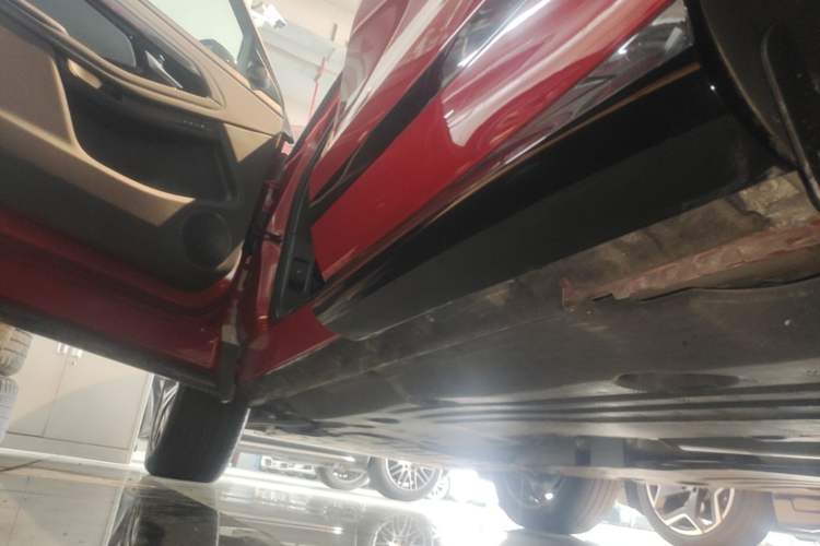 Used Land Rover Range Evoque 2020 249 PS R-DYNAMIC SE Sport Technology Edition Left Side Sill