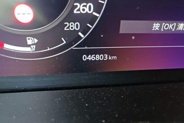 Used Land Rover Range Evoque 2020 249 PS R-DYNAMIC S Sport Edition Odometer Close Up