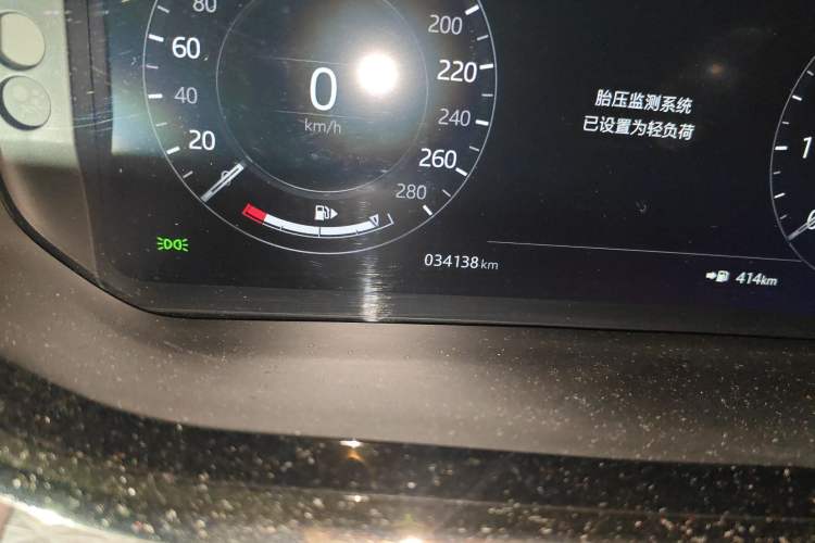 Used Land Rover Range Evoque 2020 249 PS R-DYNAMIC S Sport Edition Odometer Close Up