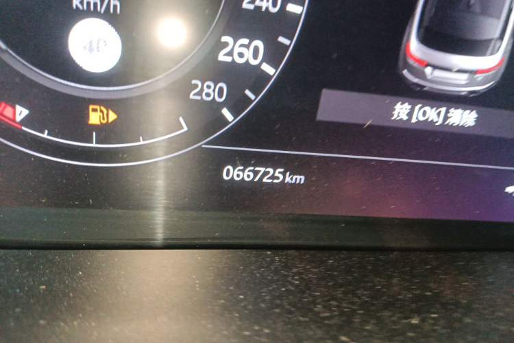 Used Land Rover Range Evoque 2020 249 PS R-DYNAMIC Sport Technology Custom Edition Odometer Close Up