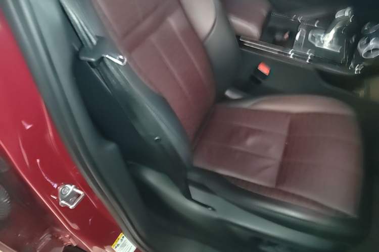 Used Land Rover Range Evoque 2020 249 PS R-DYNAMIC SE Sport Technology Edition Right Front Seat