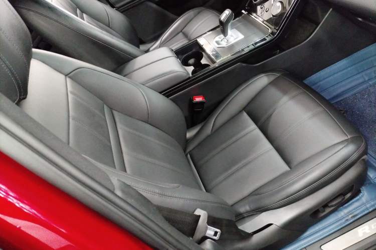 Used Land Rover Range Evoque 2020 249 PS R-DYNAMIC S Sport Edition Right Front Seat