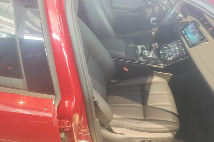 Used Land Rover Range Evoque 2020 249 PS R-DYNAMIC SE Sport Technology Edition Right Front Seat