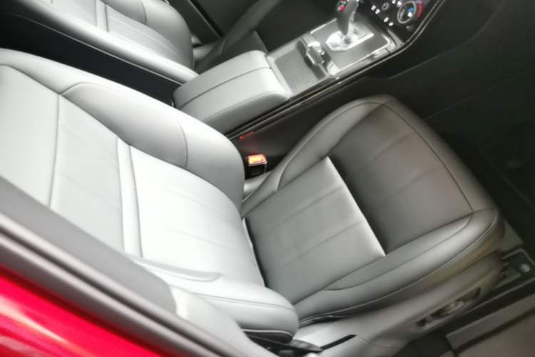 Used Land Rover Range Evoque 2020 249 PS R-DYNAMIC SE Sport Technology Edition Right Front Seat