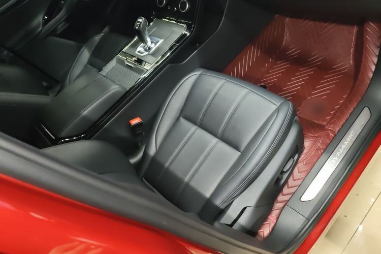 Used Land Rover Range Evoque 2020 249 PS R-DYNAMIC S Sport Edition Right Front Seat