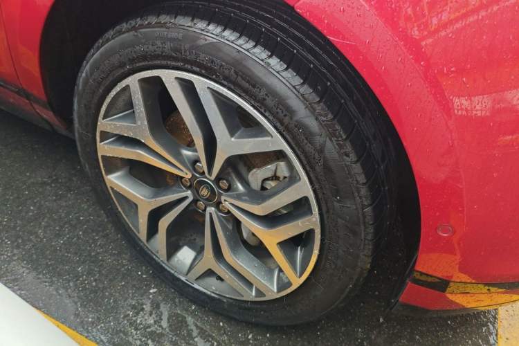 Used Land Rover Range Evoque 2020 249 PS R-DYNAMIC S Sport Edition Right Front Wheel Hub