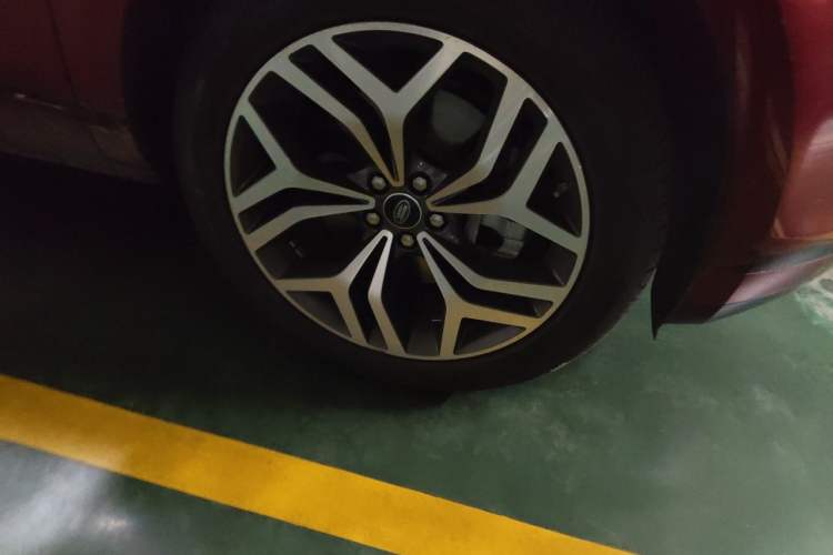 Used Land Rover Range Evoque 2020 249 PS R-DYNAMIC S Sport Edition Right Front Wheel Hub