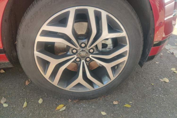 Used Land Rover Range Evoque 2020 249 PS R-DYNAMIC SE Sport Technology Edition Right Front Wheel Hub