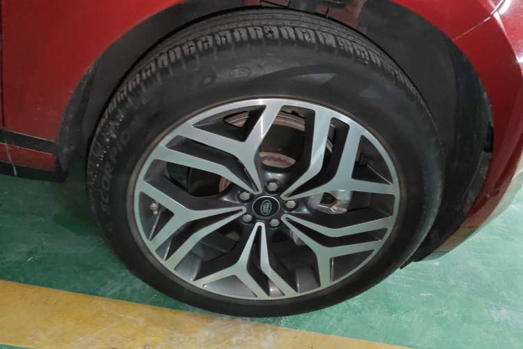 Used Land Rover Range Evoque 2020 249 PS R-DYNAMIC S Sport Edition Right Front Wheel Hub