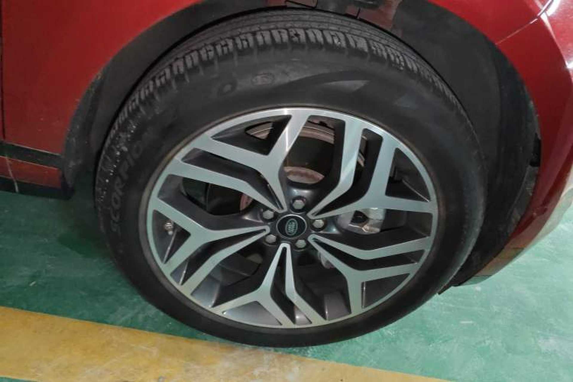 Used Land Rover Range Evoque 2020 249 PS R-DYNAMIC S Sport Edition Right Front Wheel Hub