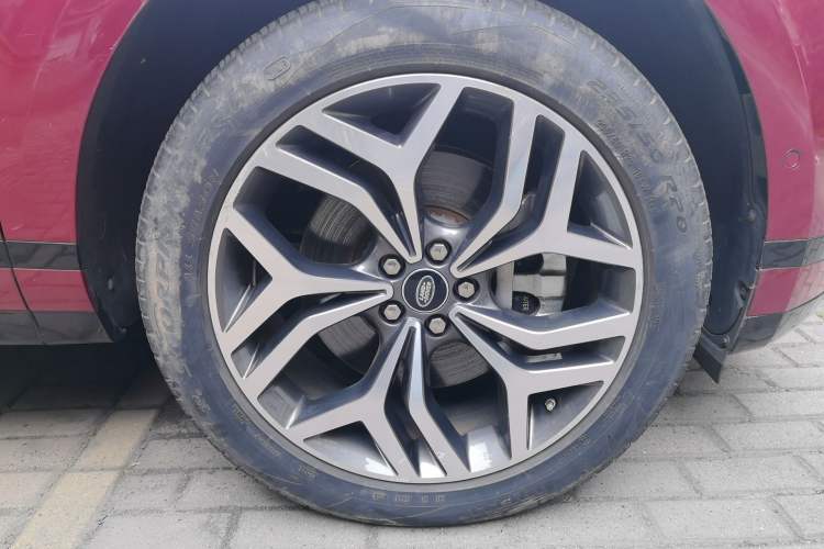 Used Land Rover Range Evoque 2020 249 PS R-DYNAMIC S Black Edition Sport Version Right Front Wheel Hub