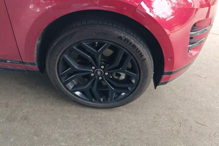 Used Land Rover Range Evoque 2020 249 PS R-DYNAMIC S First-Edition Sport Custom Edition Right Front Wheel Hub