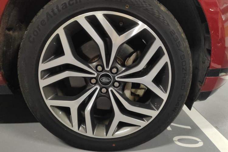 Used Land Rover Range Evoque 2020 249 PS R-DYNAMIC S Sport Edition Right Front Wheel Hub