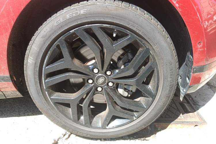 Used Land Rover Range Evoque 2020 249 PS R-DYNAMIC Sport Technology Custom Edition Right Front Wheel Hub
