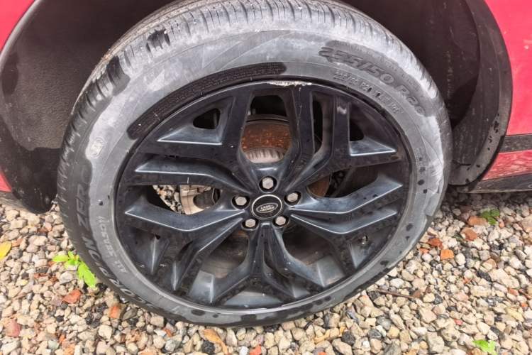 Used Land Rover Range Evoque 2020 249 PS R-DYNAMIC S Black Edition Sport Version Right Rear Wheel Hub