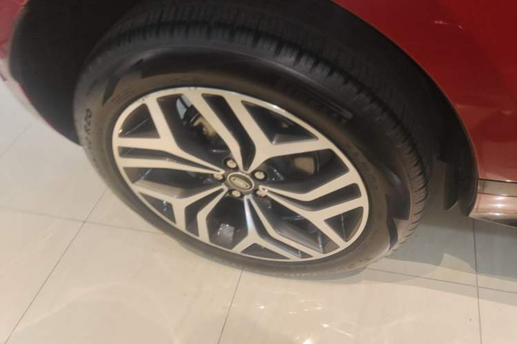 Used Land Rover Range Evoque 2020 249 PS R-DYNAMIC SE Sport Technology Edition Right Rear Wheel Hub