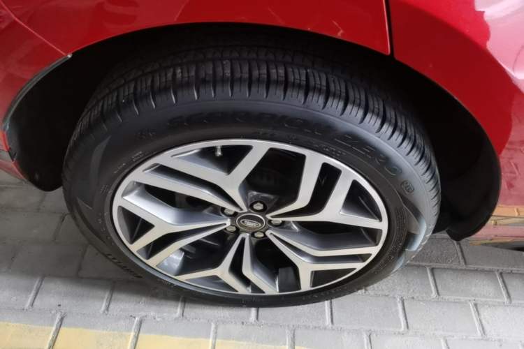 Used Land Rover Range Evoque 2020 249 PS R-DYNAMIC SE Sport Technology Edition Right Rear Wheel Hub