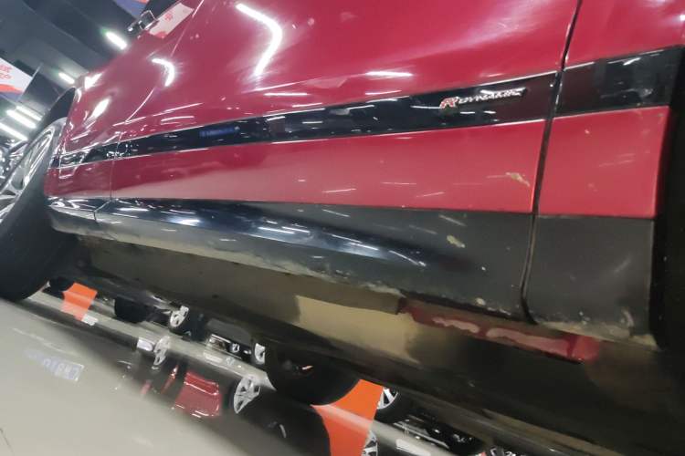 Used Land Rover Range Evoque 2020 249 PS R-DYNAMIC SE Sport Technology Edition Right Side Sill