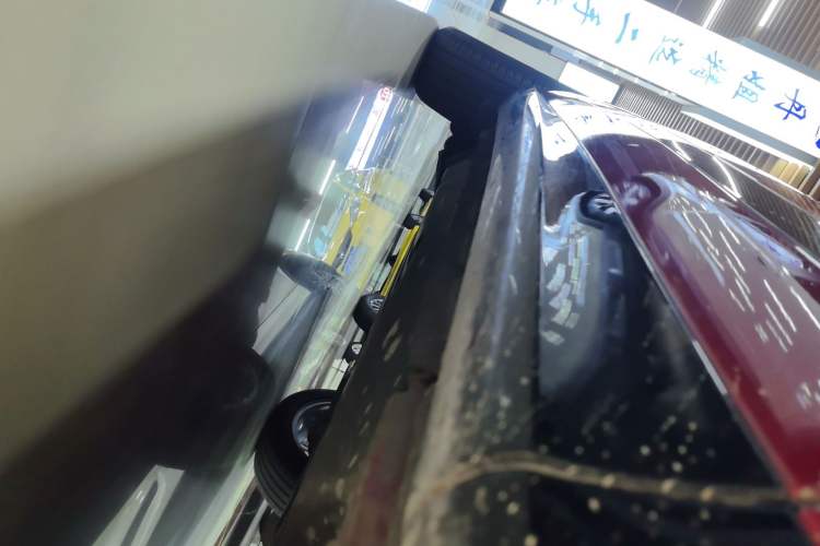 Used Land Rover Range Evoque 2020 249 PS R-DYNAMIC SE Sport Technology Edition Right Side Sill