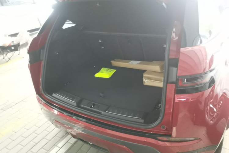 Used Land Rover Range Evoque 2020 249 PS R-DYNAMIC SE Sport Technology Edition Trunk