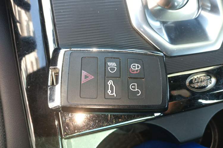 Used Land Rover Range Evoque 2020 249 PS R-DYNAMIC Sport Technology Custom Edition Vehicle Key