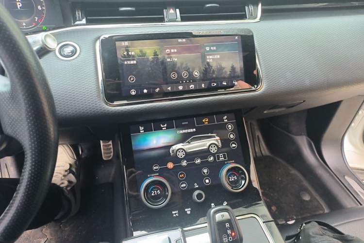 Used Land Rover Range Evoque 2020 249 PS R-DYNAMIC S Sport Edition Audio And AC Panel