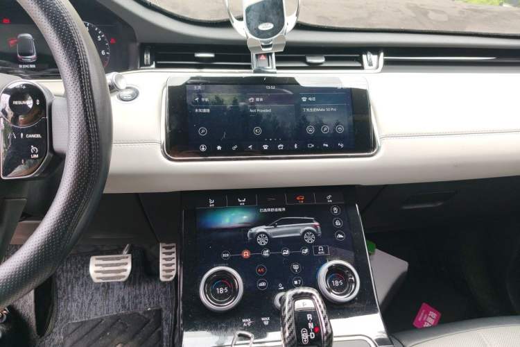 Used Land Rover Range Evoque 2020 249 PS R-DYNAMIC SE Sport Technology Edition Audio And AC Panel