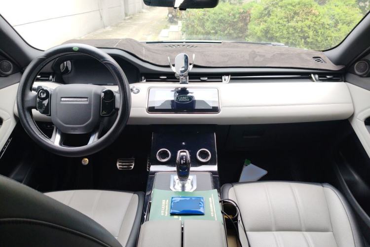 Used Land Rover Range Evoque 2020 249 PS R-DYNAMIC SE Sport Technology Edition Center Console