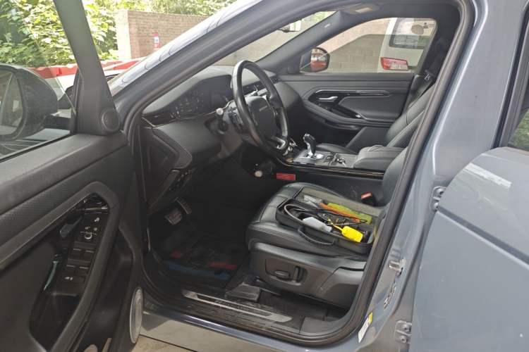 Used Land Rover Range Evoque 2020 249 PS R-DYNAMIC S First-Edition Sport Custom Edition Driver Seat