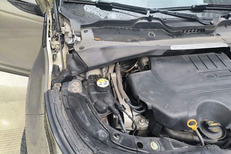 Used Land Rover Range Evoque 2020 249 PS R-DYNAMIC S Sport Edition Engine Bay Right