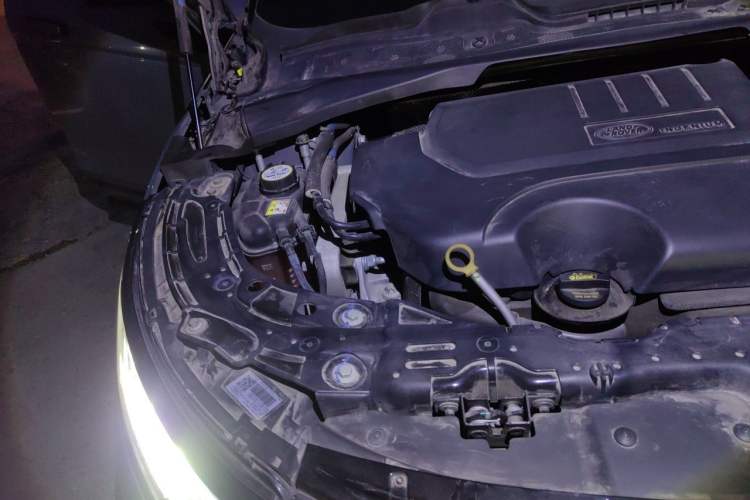 Used Land Rover Range Evoque 2020 249 PS R-DYNAMIC S Sport Edition Engine Bay Right