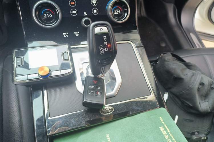 Used Land Rover Range Evoque 2020 249 PS R-DYNAMIC S Sport Edition Gear Lever