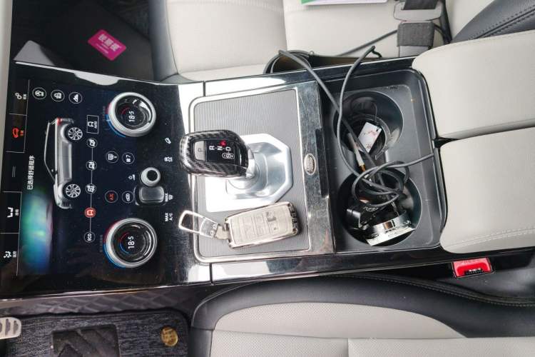 Used Land Rover Range Evoque 2020 249 PS R-DYNAMIC SE Sport Technology Edition Gear Lever