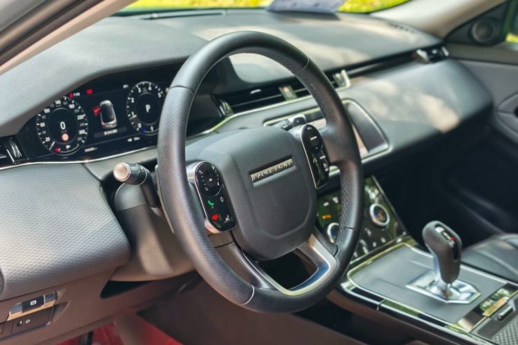 Used Land Rover Range Evoque 2020 249 PS R-DYNAMIC S Sport Edition Interior 4