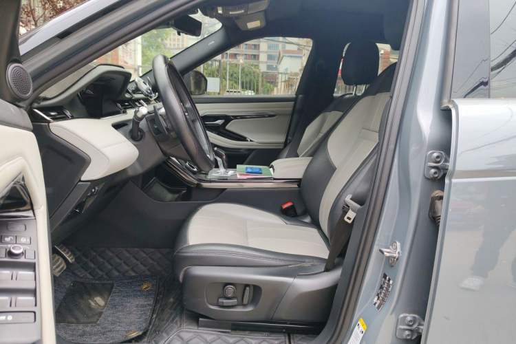 Used Land Rover Range Evoque 2020 249 PS R-DYNAMIC SE Sport Technology Edition Left Front Seat