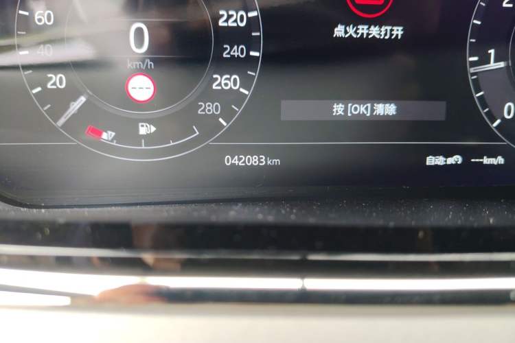 Used Land Rover Range Evoque 2020 249 PS R-DYNAMIC SE Sport Technology Edition Odometer Close Up