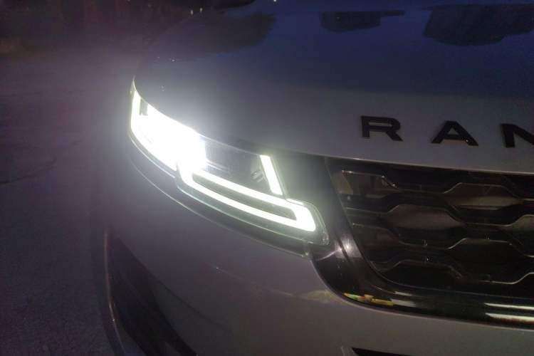 Used Land Rover Range Evoque 2020 249 PS R-DYNAMIC S Sport Edition Right Front Headlight