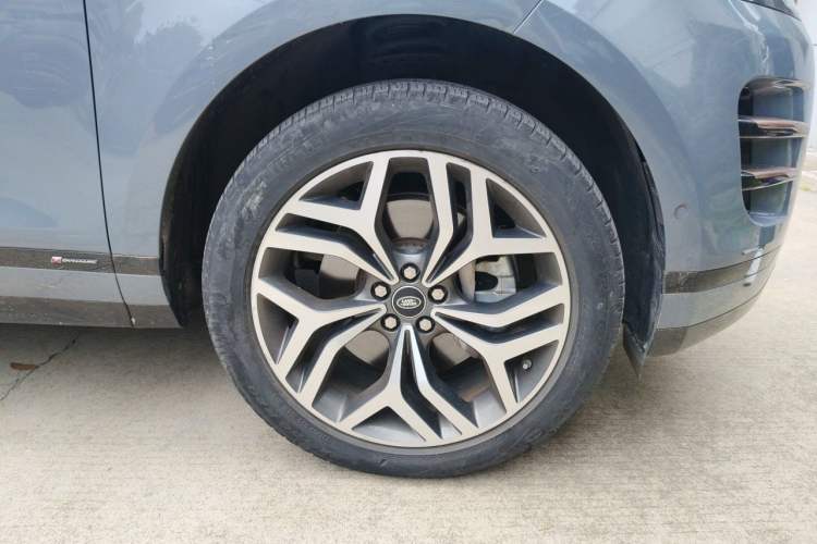Used Land Rover Range Evoque 2020 249 PS R-DYNAMIC SE Sport Technology Edition Right Front Wheel Hub