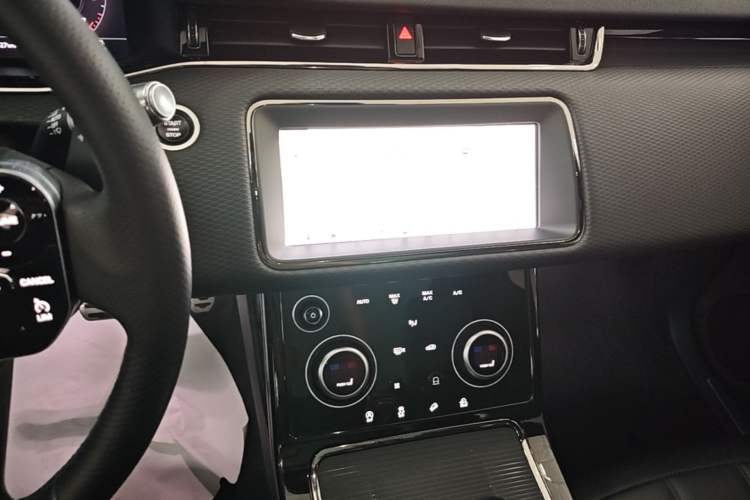 Used Land Rover Range Evoque 2020 249 PS R-DYNAMIC S Sport Edition Audio And AC Panel