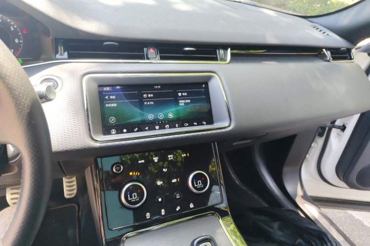 Used Land Rover Range Evoque 2020 249 PS R-DYNAMIC S Black Edition Sport Version Audio And AC Panel