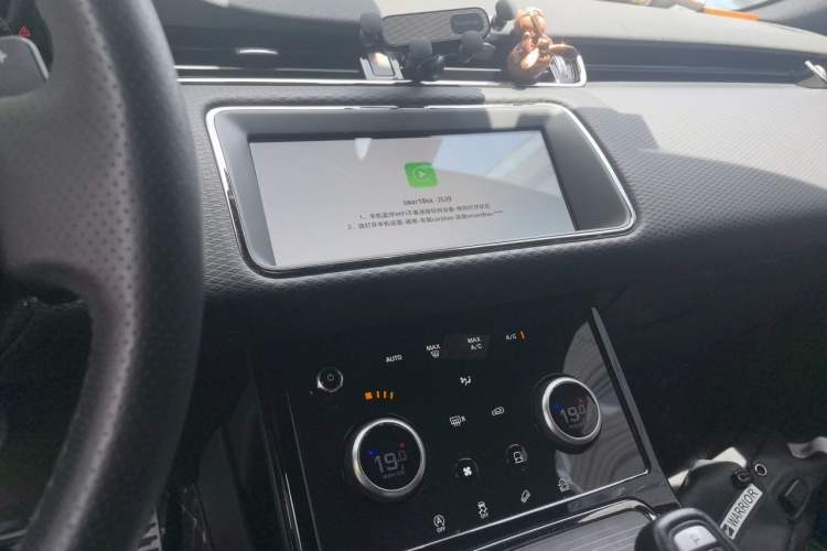 Used Land Rover Range Evoque 2020 249 PS R-DYNAMIC S Black Edition Sport Version Audio And AC Panel