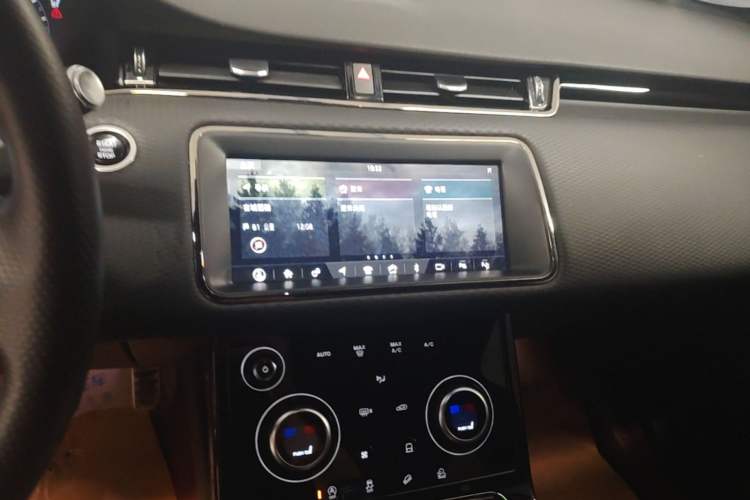 Used Land Rover Range Evoque 2020 249 PS R-DYNAMIC S Sport Edition Audio And AC Panel