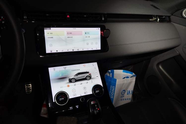 Used Land Rover Range Evoque 2020 249 PS R-DYNAMIC SE Sport Technology Edition Audio And AC Panel