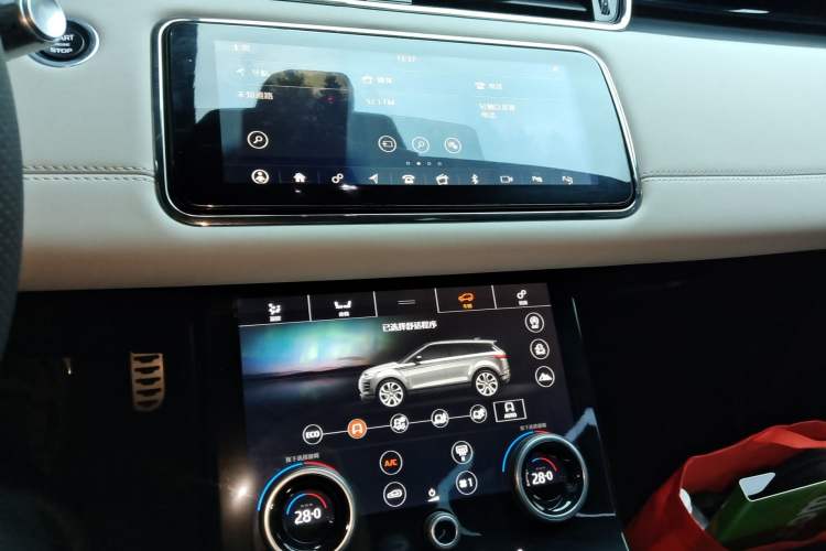 Used Land Rover Range Evoque 2020 249 PS R-DYNAMIC SE Sport Technology Edition Audio And AC Panel
