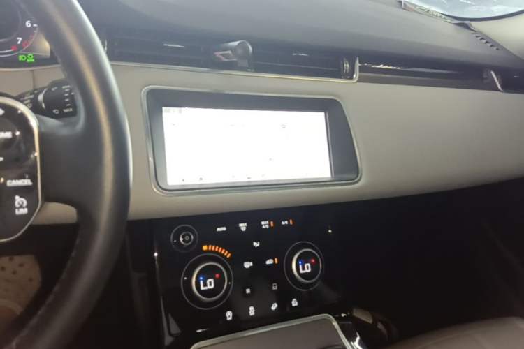 Used Land Rover Range Evoque 2020 249 PS Youth Edition Audio And AC Panel