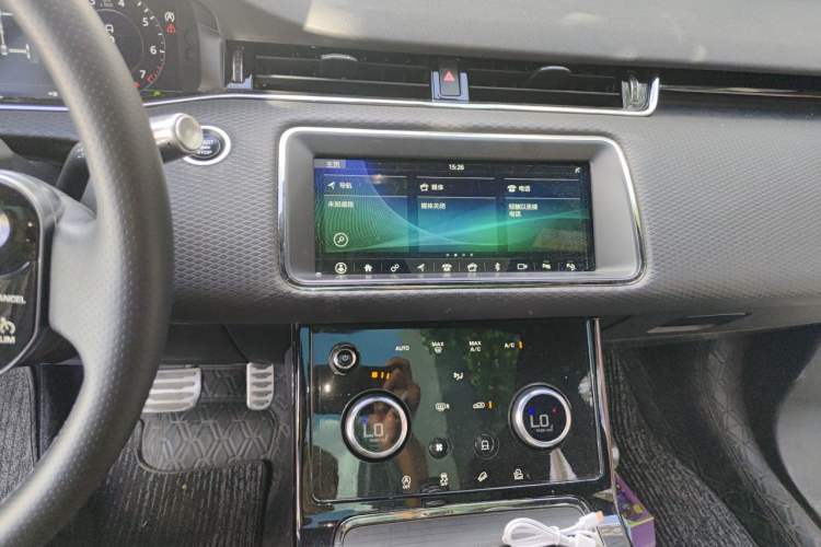 Used Land Rover Range Evoque 2020 249 PS R-DYNAMIC S Sport Edition Audio And AC Panel