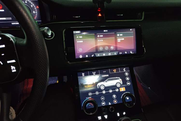 Used Land Rover Range Evoque 2020 249 PS R-DYNAMIC S Black Edition Sport Version Audio And AC Panel